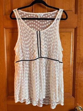 LC Lauren Conrad White Eyelet Lace Tank with Black Trim XL